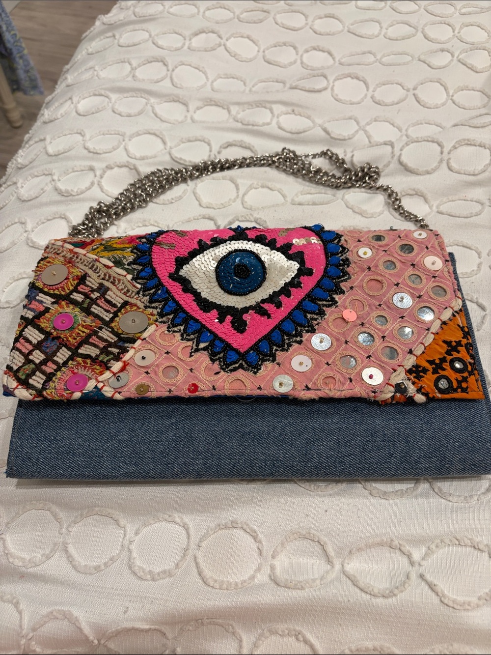 Pink Embellished Eye Motif Chain Clutch